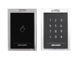 [DS-K1101MK] LECTOR DE TARJETAS HIKVISION MIFARE + TECLADO, ADMITE PROTOCOLO RS485 Y WIEGAND (W26/W34), IP64